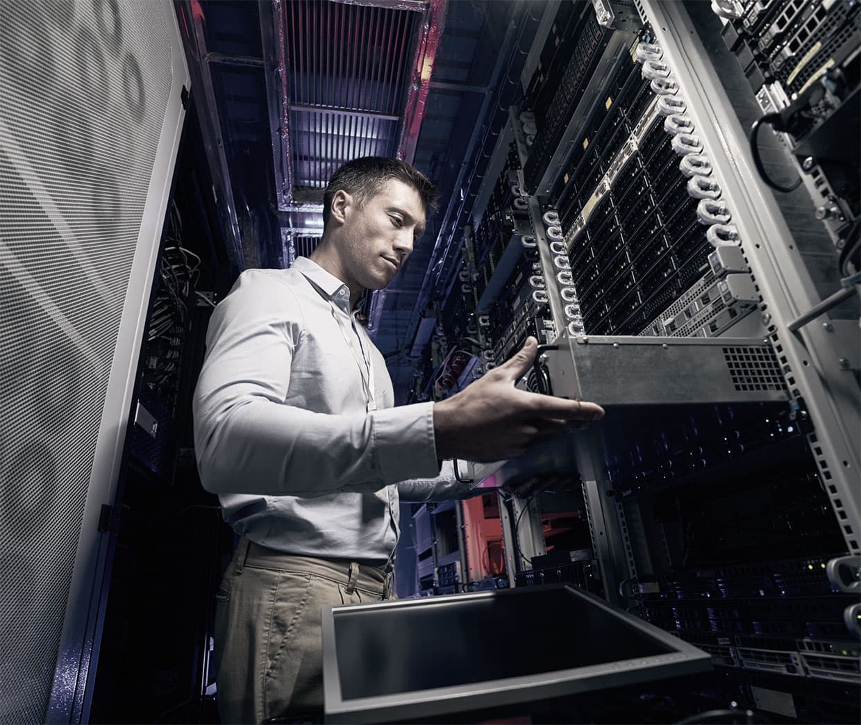 Ottawa managed IT systems administrator technician servicing a server in a datacenter.