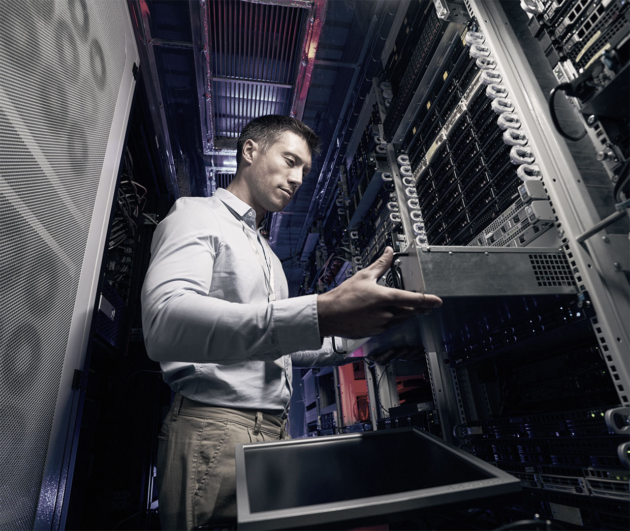 Managed IT services technician servicing datacenter servers